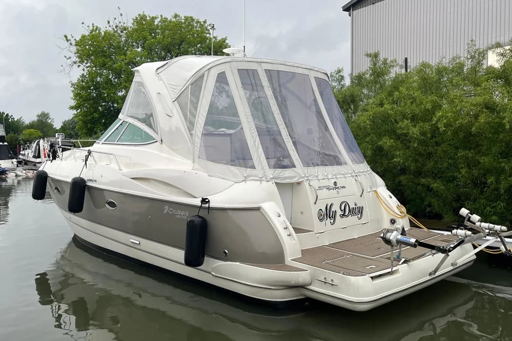2006 Cruisers Yachts 370 Express | 40.2 ft