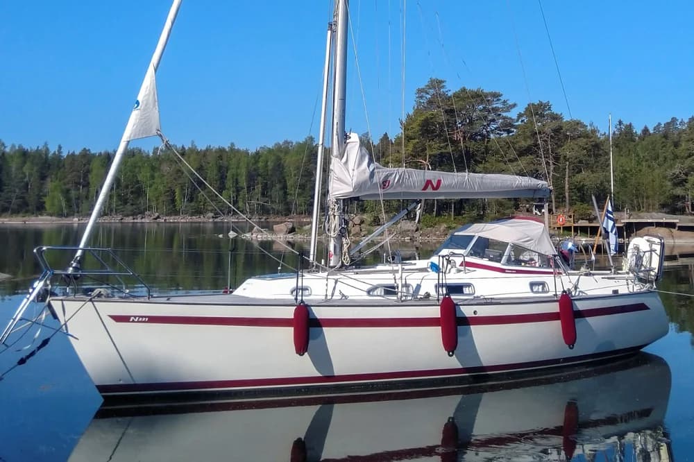 2000 Najad 331 | 32.7 ft