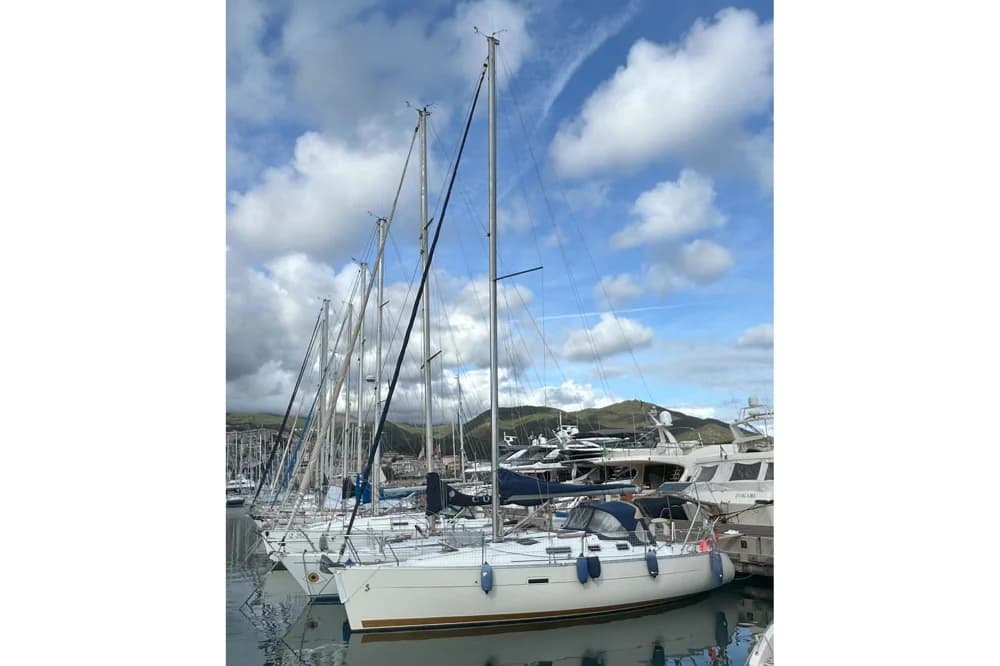 2004 Beneteau Oceanis 323