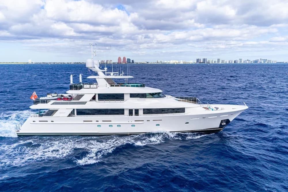 2009 Westport Tri-Deck (40m) | 40m