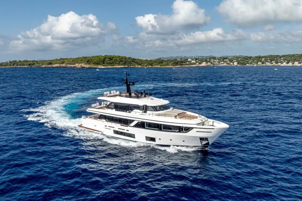 2023 Custom Line Navetta 30 | 93.2 ft