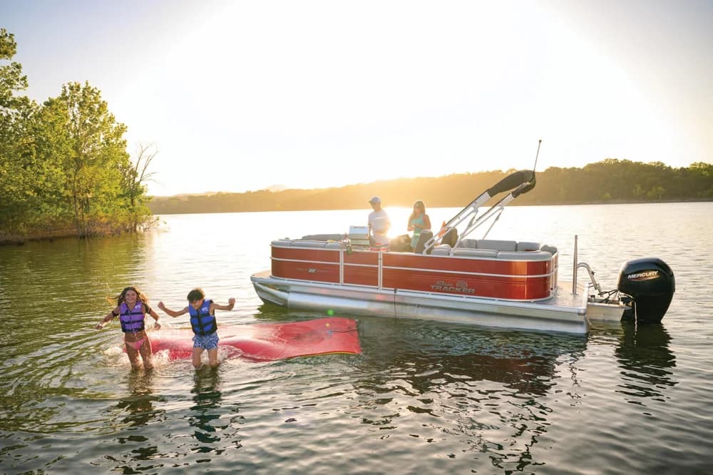 Sun Tracker Party Barge 22 DLX