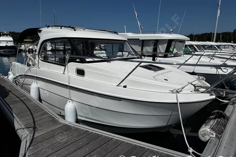 Beneteau Antares 8
