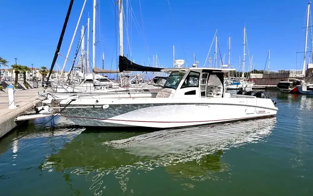 Boston Whaler Outrage 370