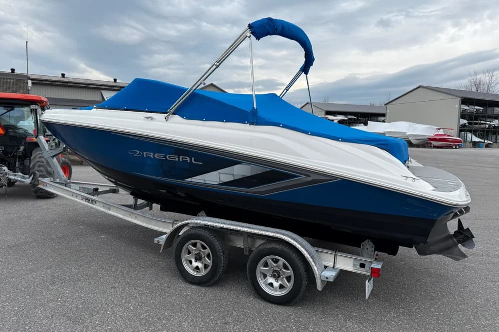 Regal 2000 ESX Bowrider