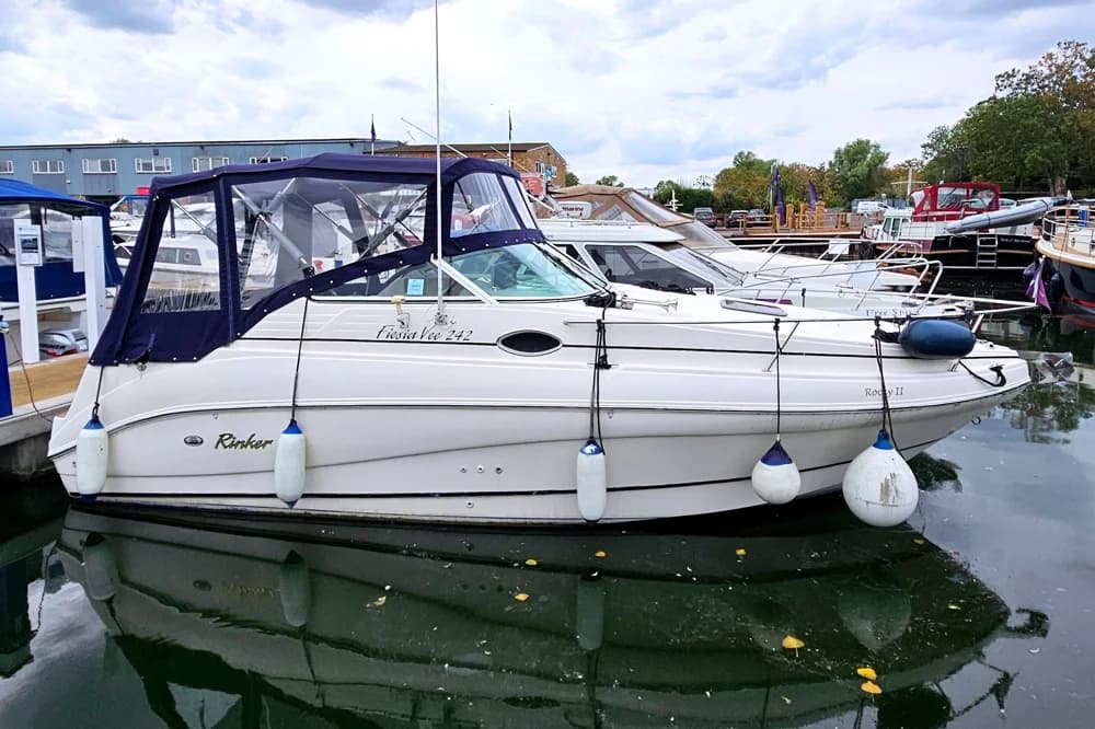 Rinker Fiesta Vee 242