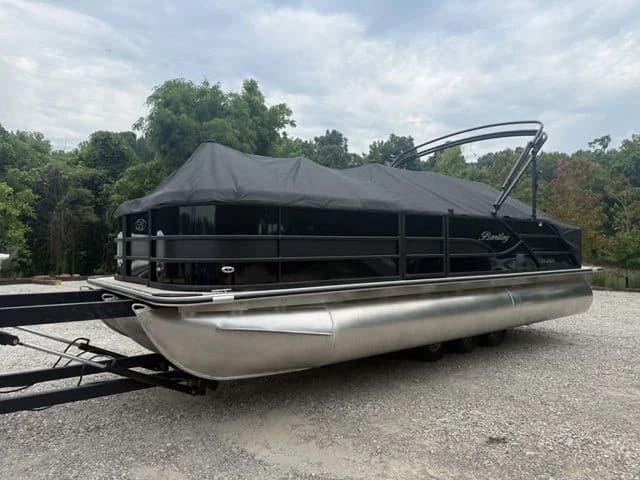 Bentley Pontoons Legacy 223 Swingback