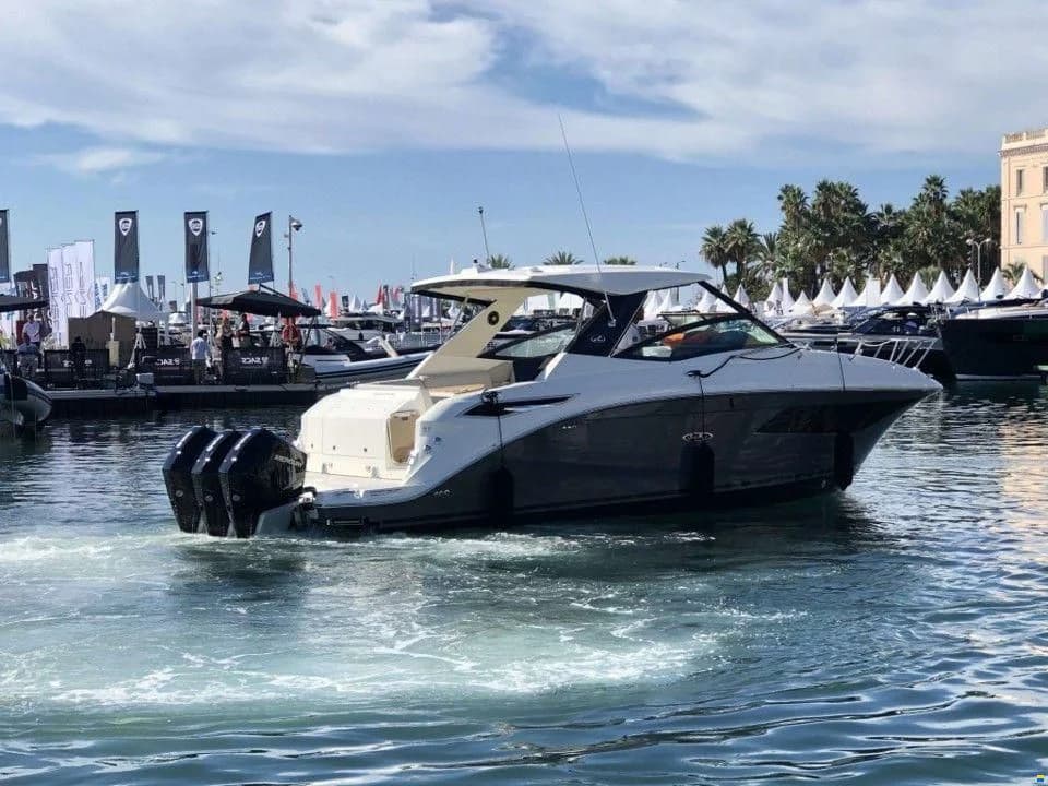 Sea Ray sundancer 320 hb