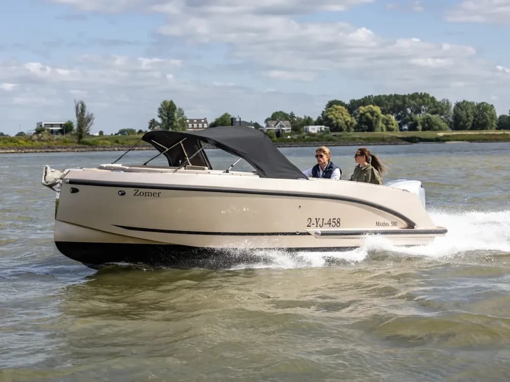 Maxima 580 Sport Lounge Boat for Sale