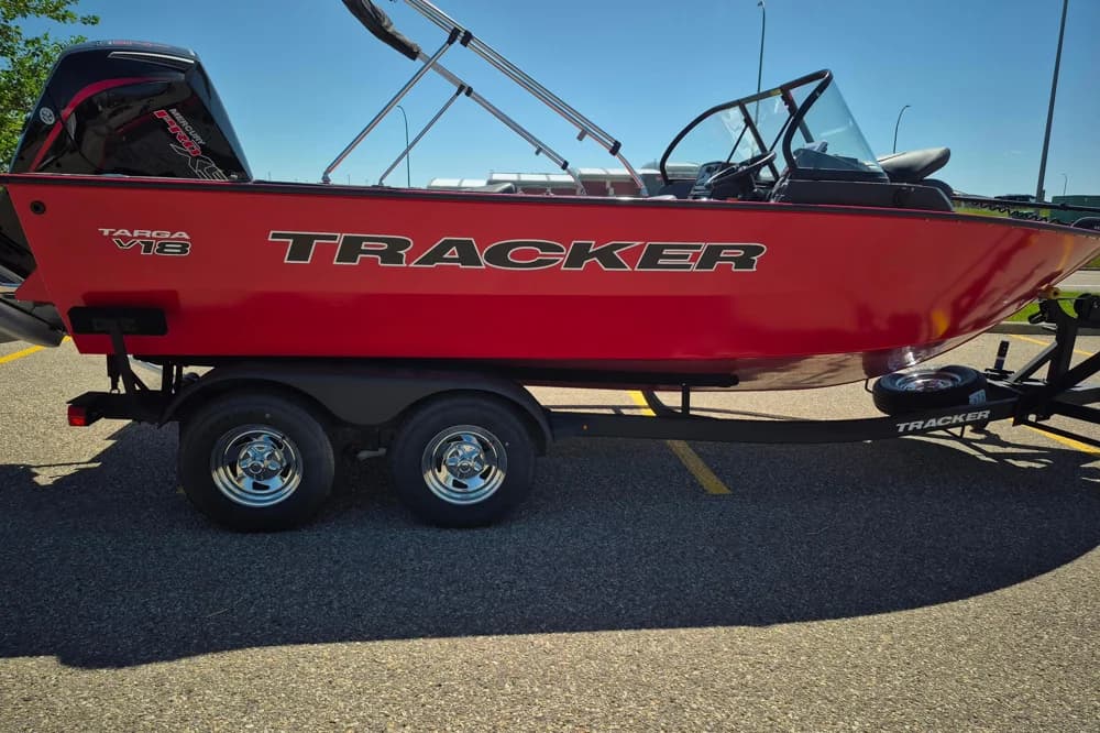 Tracker Targa V-18 Combo