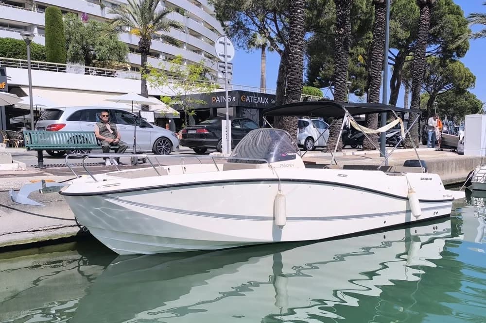 Quicksilver Activ 755 Open