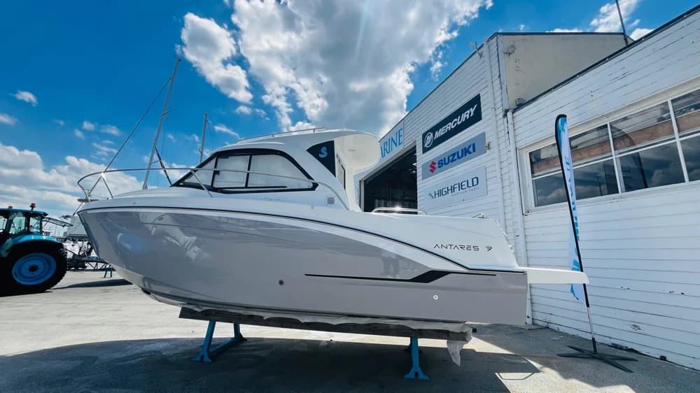 Beneteau Antares 7 OB V2