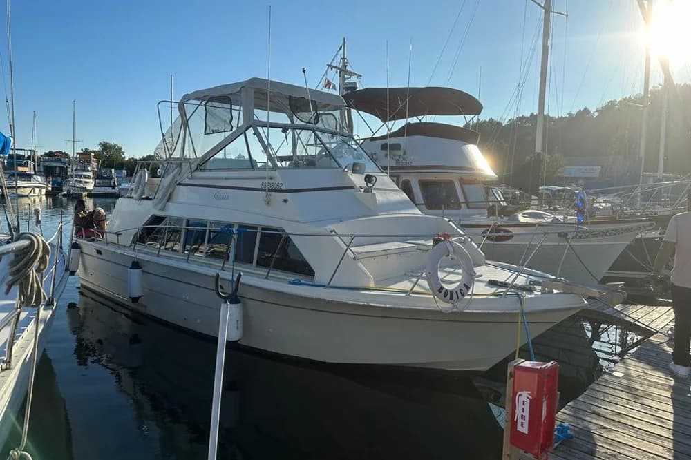 Carver 33 Mariner