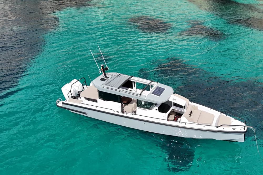 Axopar 37 XC Cross Cabin