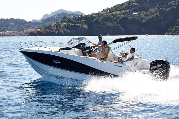 Quicksilver Activ 755 Sundeck