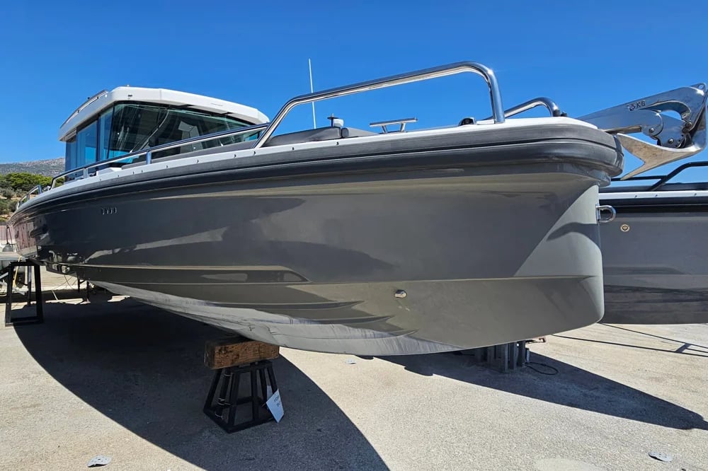 Axopar 28 Cabin