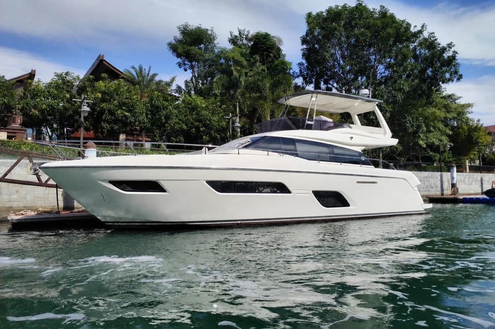 Custom Ferretti 550