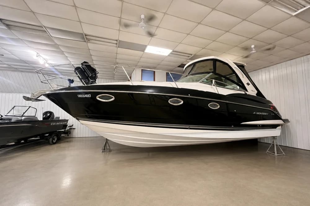 Monterey 320 Sport Yacht