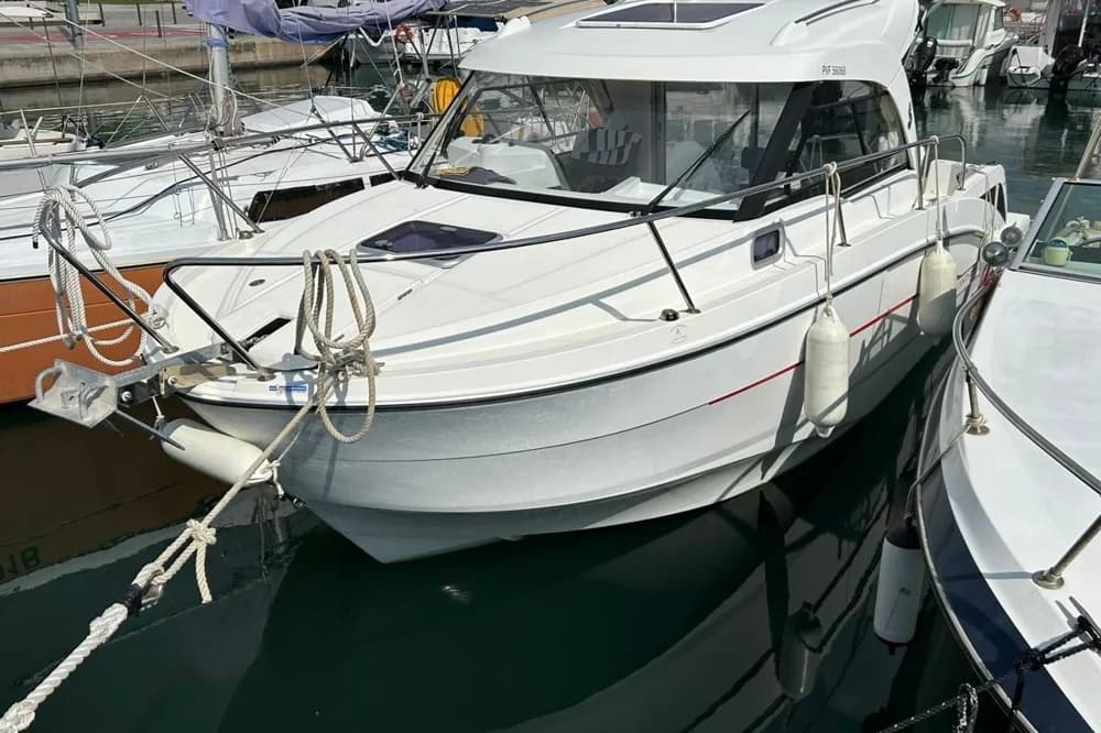 Beneteau Antares 8