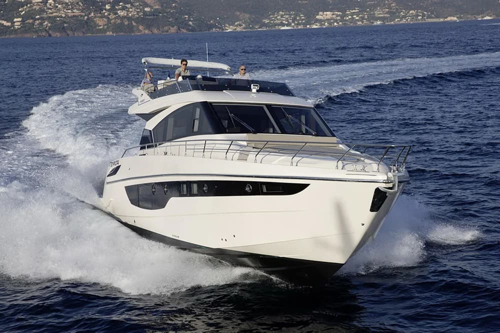 Cayman Yachts F520