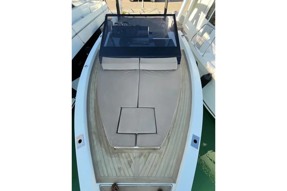 De Antonio Yachts 33cruisers