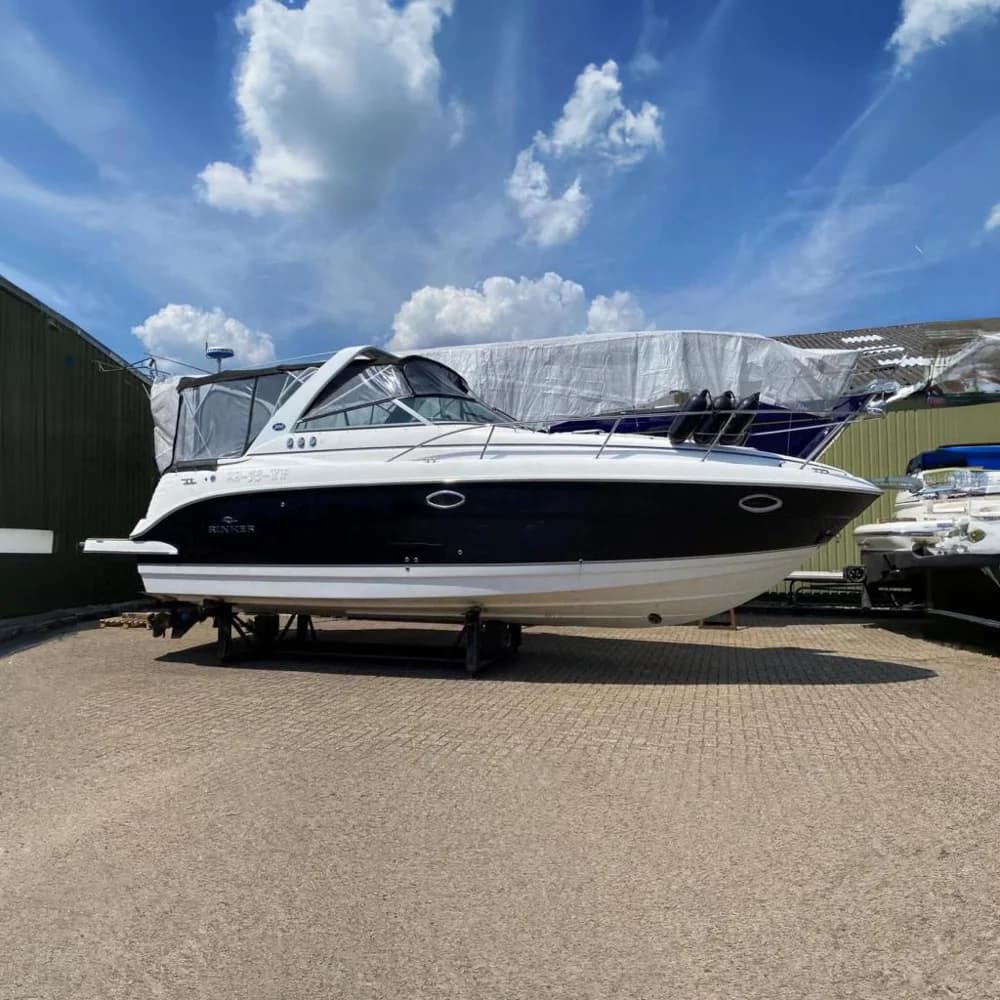 Rinker 300 Express Cruiser