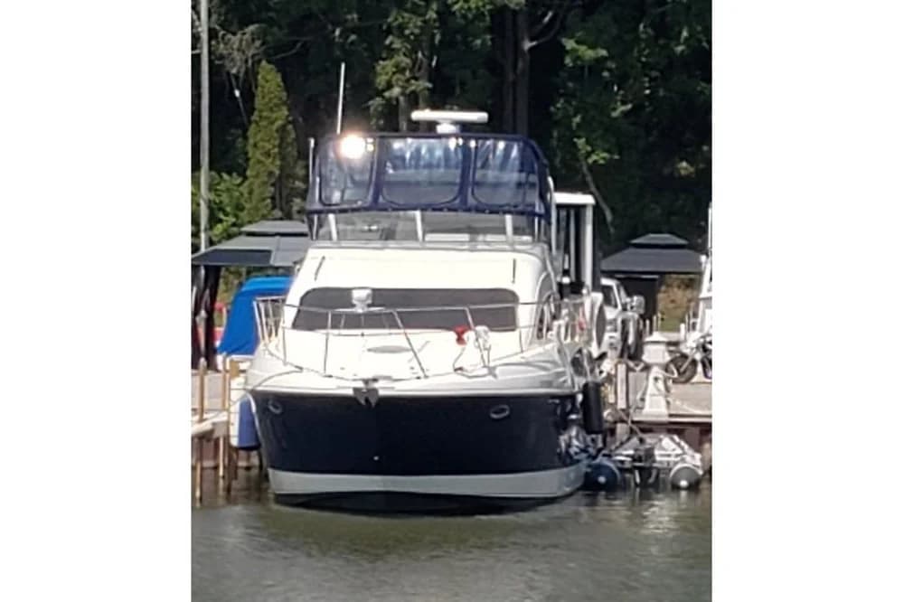 Cruisers Yachts 385 Motoryacht