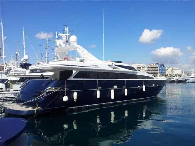 Motor Yacht Admiral 33M