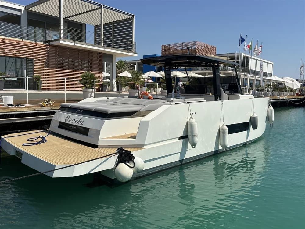 2021 De Antonio Yachts D42 Open