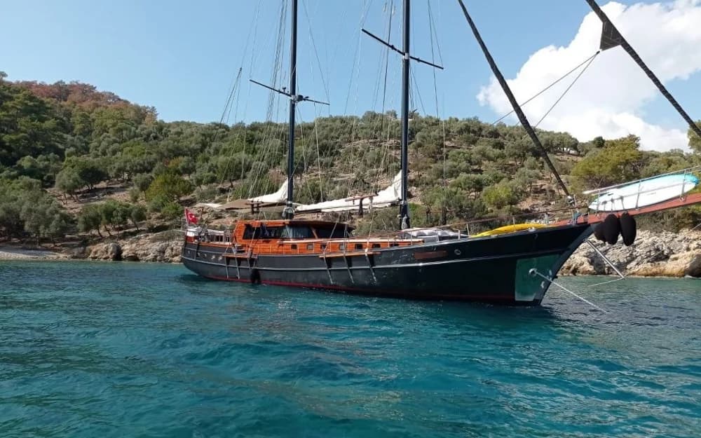 27M, 5 Cabins , 2 Engines