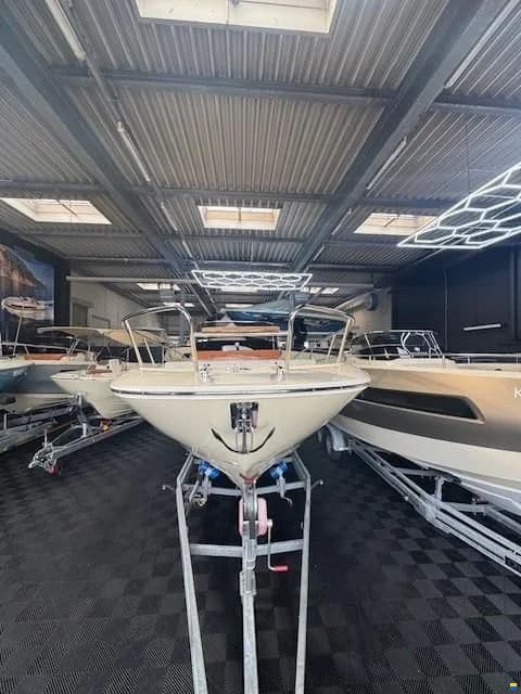 Capoforte CX 280i mit Option Liegeplatz