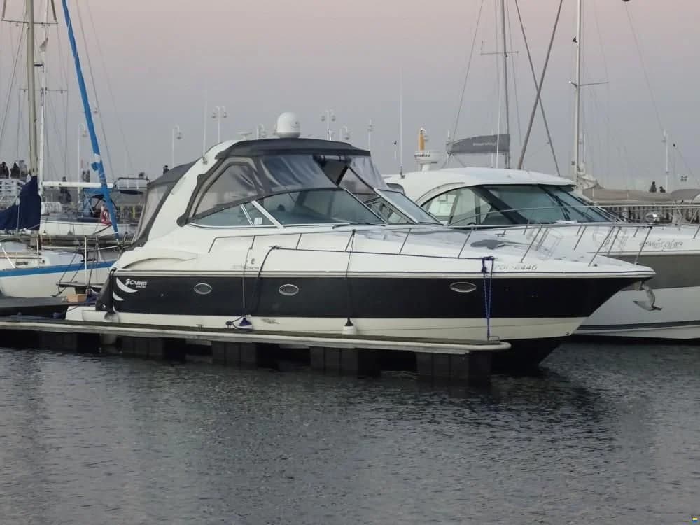 Cruisers 370 Express