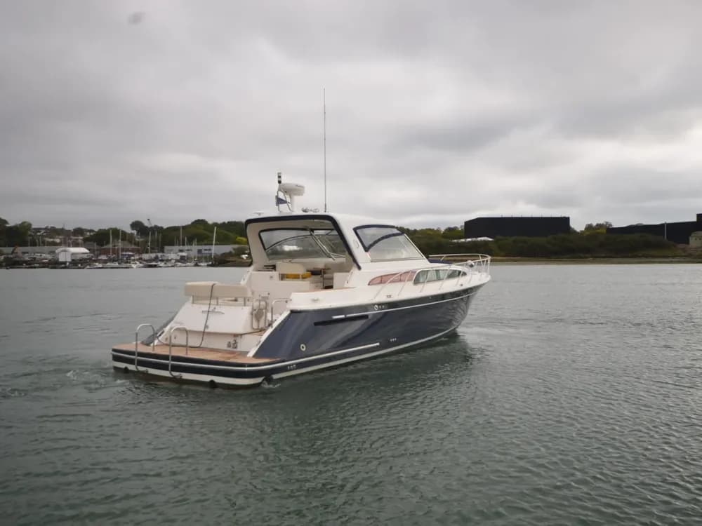 2005 Chris-Craft 40 Roamer Boat for Sale in Southampton