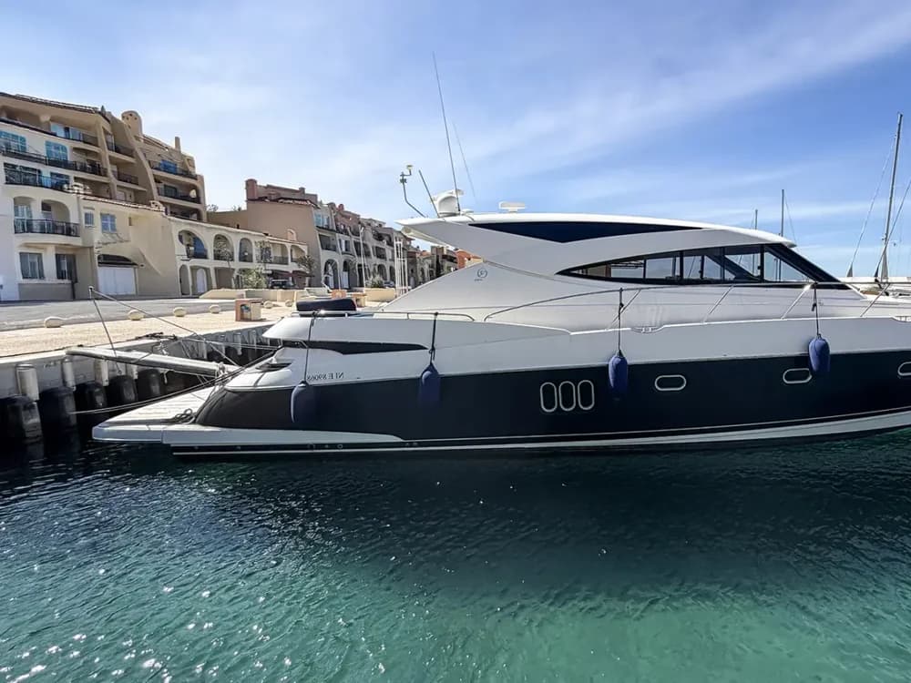 2013 Riviera 5800 Sport Yacht Boat for Sale in Antibes