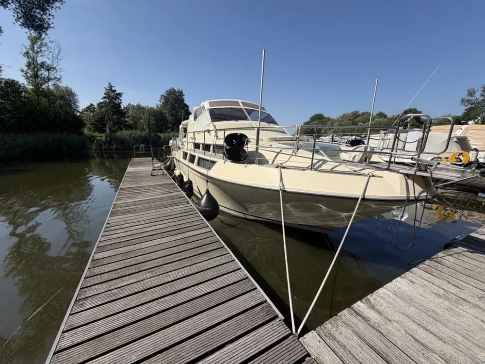 Coronet Commander 38`