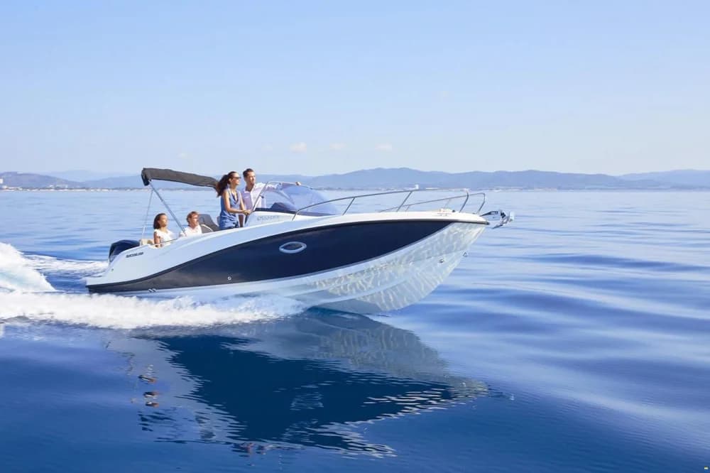 Quicksilver Activ 675 Sundeck und Trailer