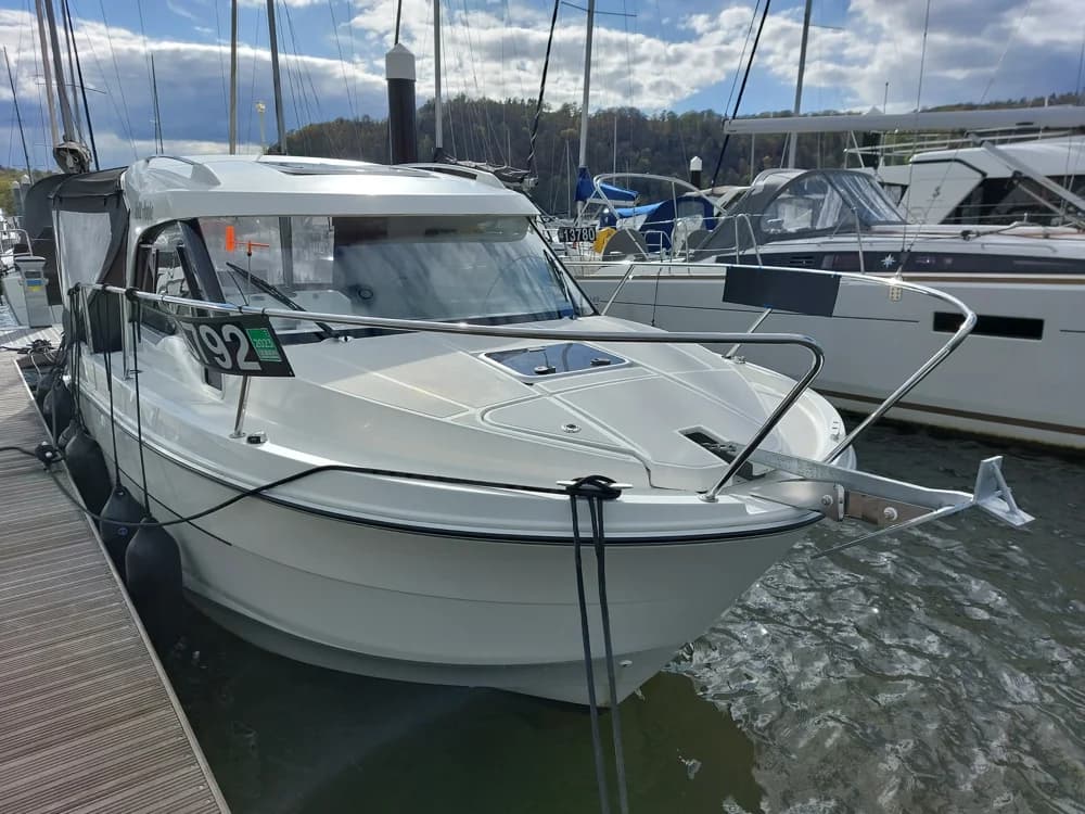 2019 Beneteau Antares 8 Boat for Sale in Windermere