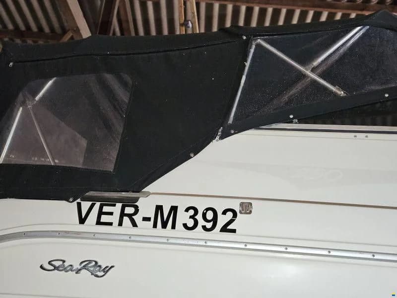 Sea Ray 250 Express Cruiser