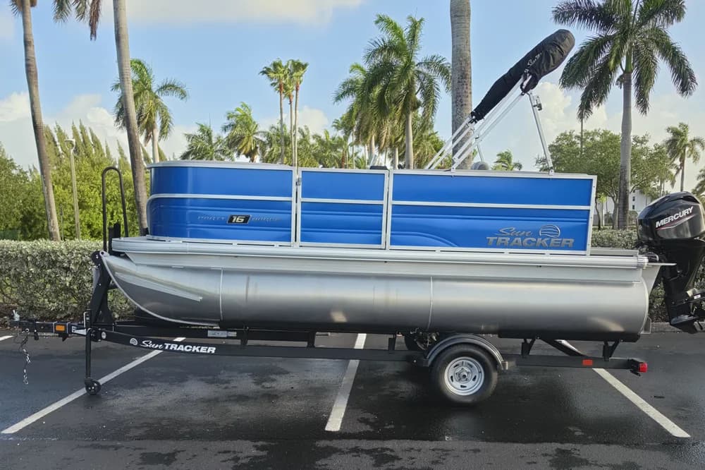 2026 Sun Tracker Party Barge 16 DLX