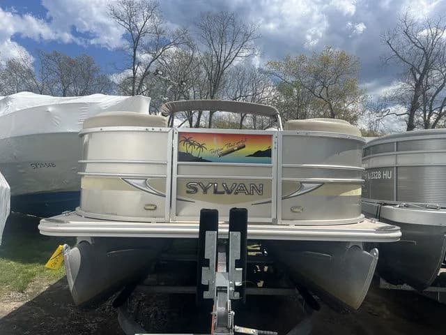 2015 Sylvan 8522 Cruise