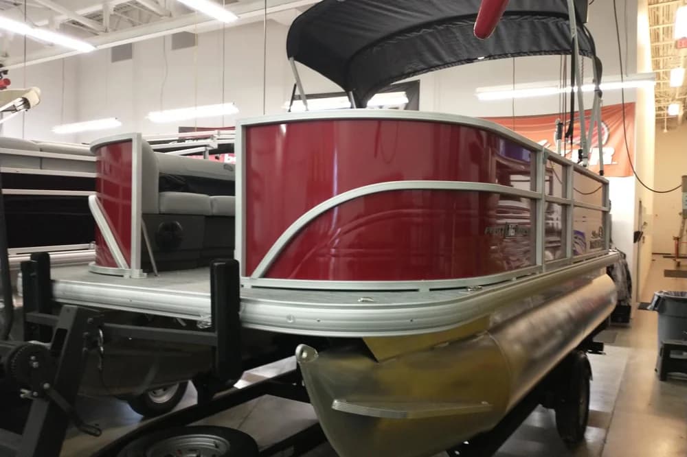2026 Sun Tracker Party Barge 16 DLX