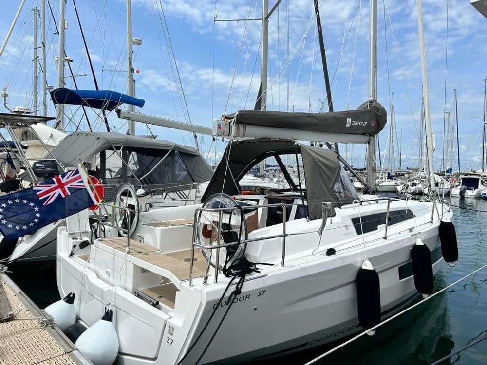DUFOUR 37