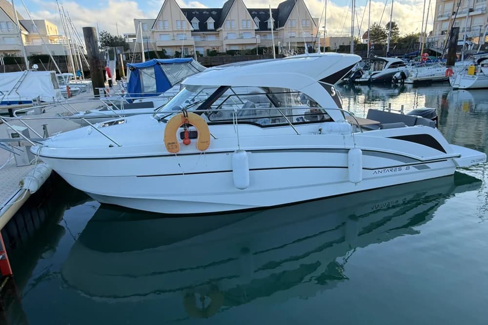 2022 Beneteau Antares 8