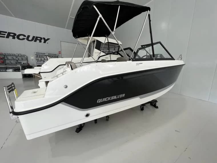 2022 Quicksilver Activ 555 Bowrider