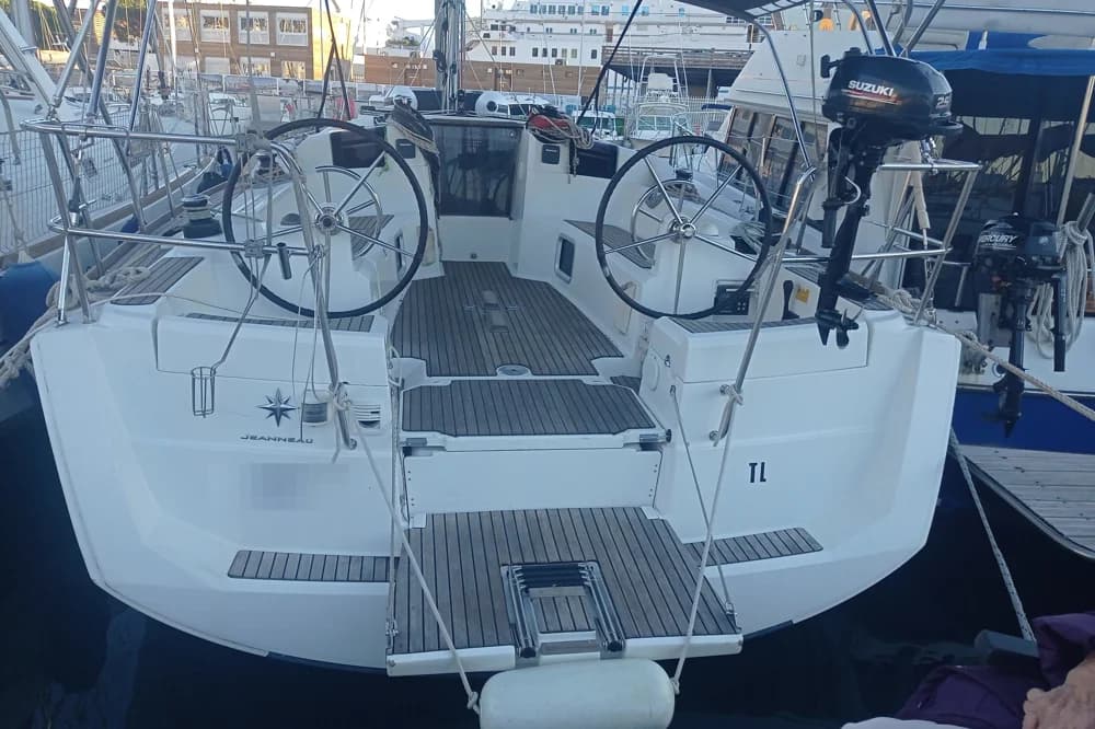 2012 Jeanneau Sun Odyssey 379