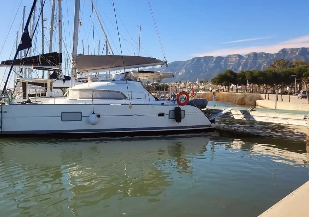 2006 Lagoon 380 Boat for Sale in VC