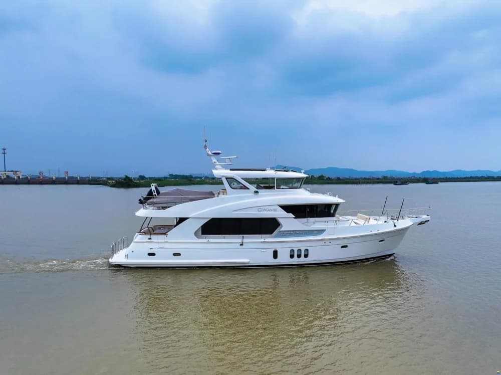 Selene 64 Ocean Explorer