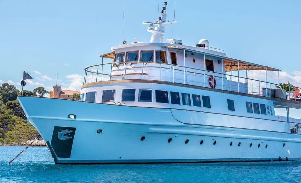 CUSTOM YACHT 90