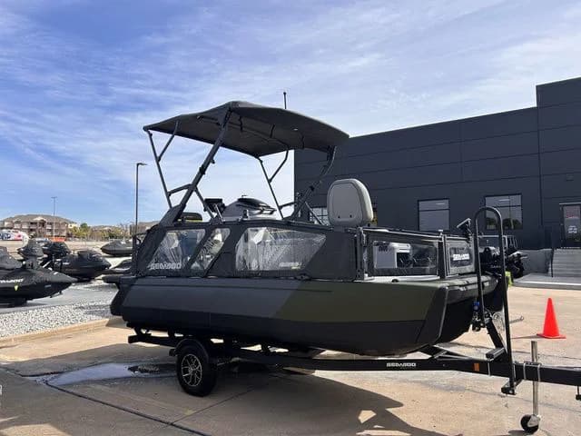 2025 Sea-Doo Switch Fish 18