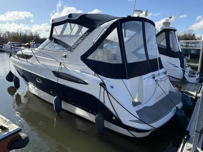 2005 Bayliner 305 Cruiser Boat for Sale in Chertsey